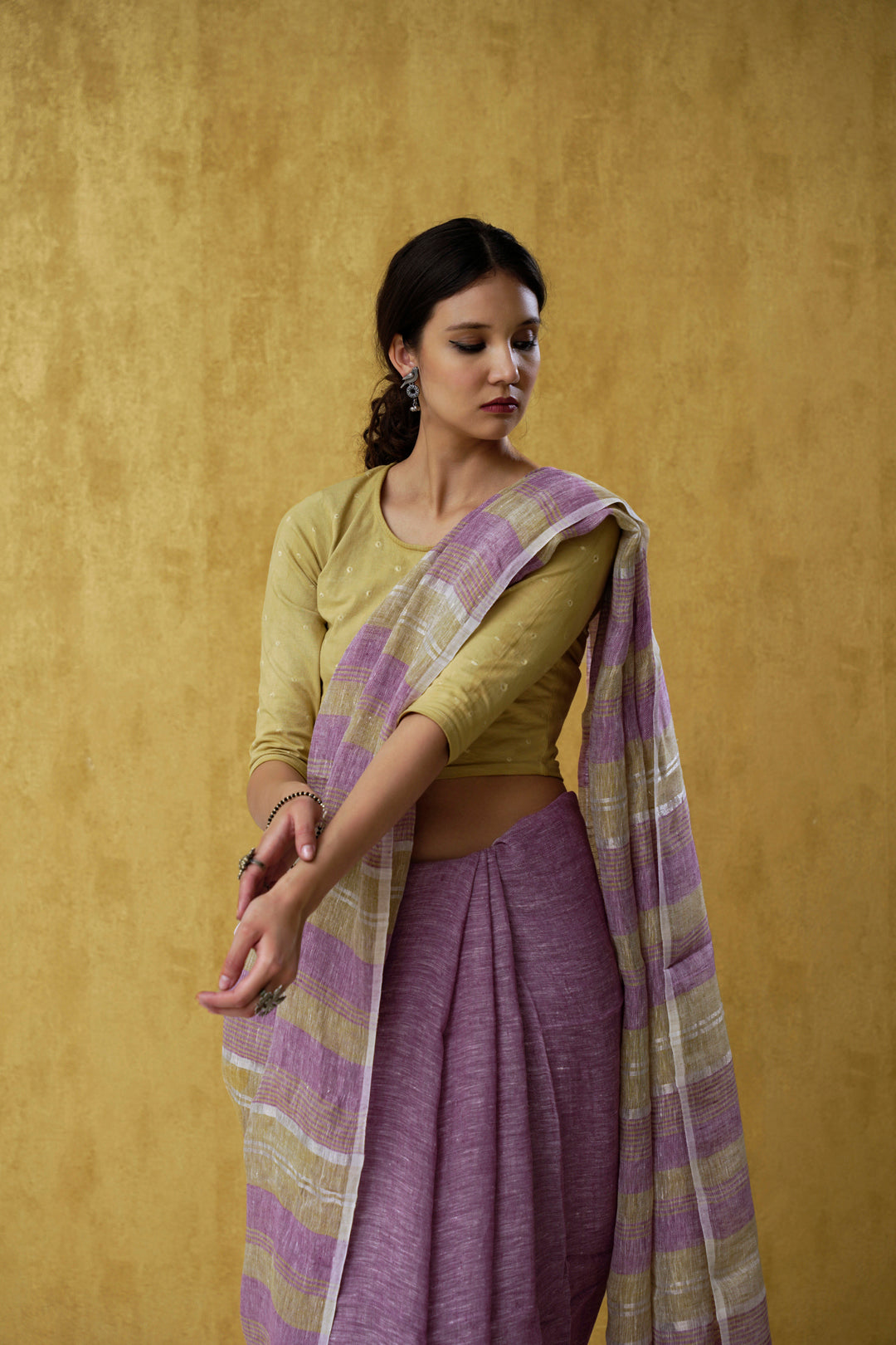 Tarusha- The Thulian Pink Stripe Linen Saree