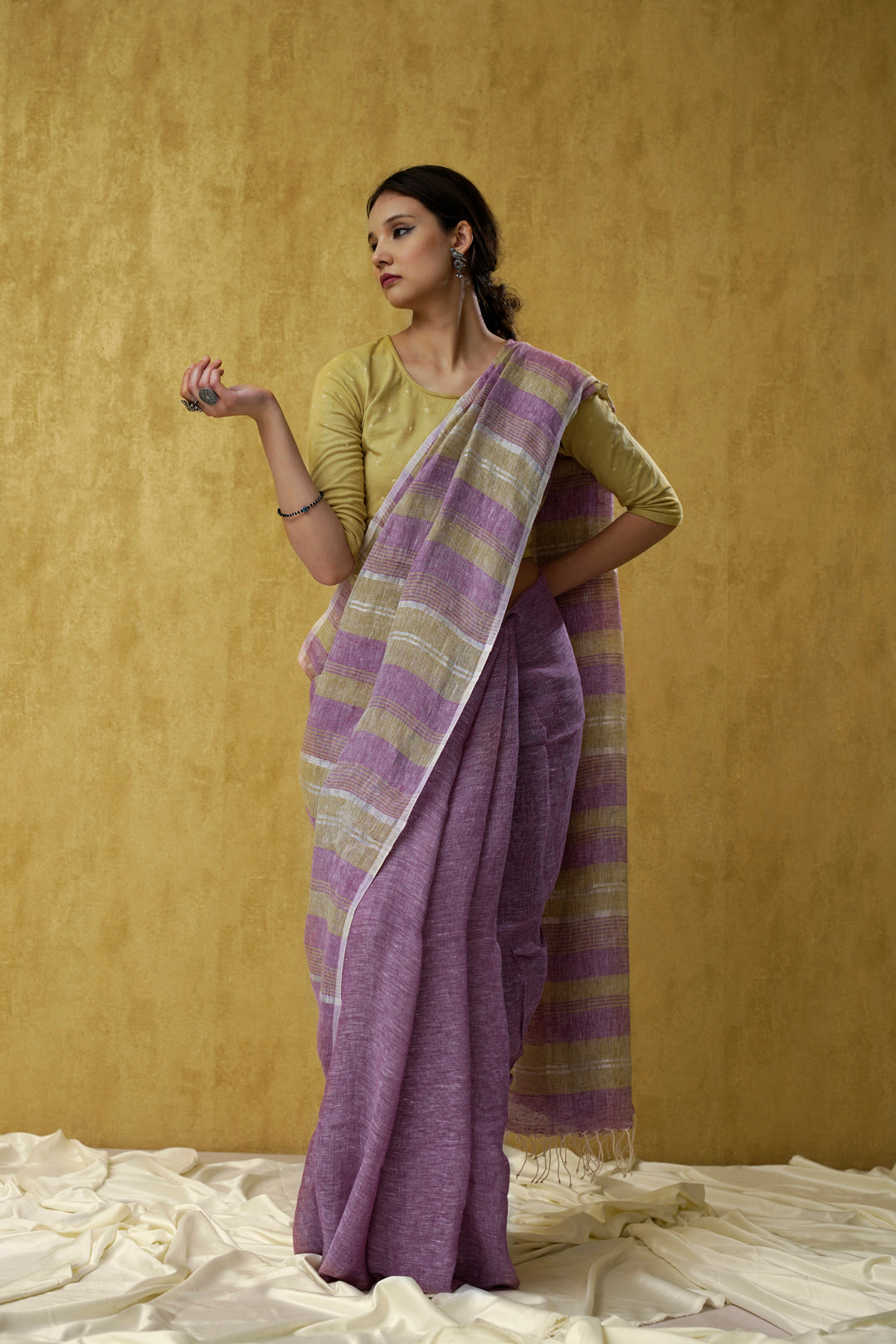 Tarusha- The Thulian Pink Stripe Linen Saree