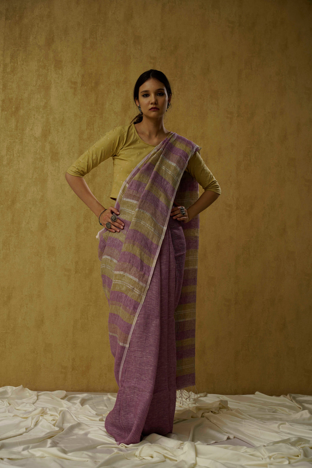 Tarusha- The Thulian Pink Stripe Linen Saree