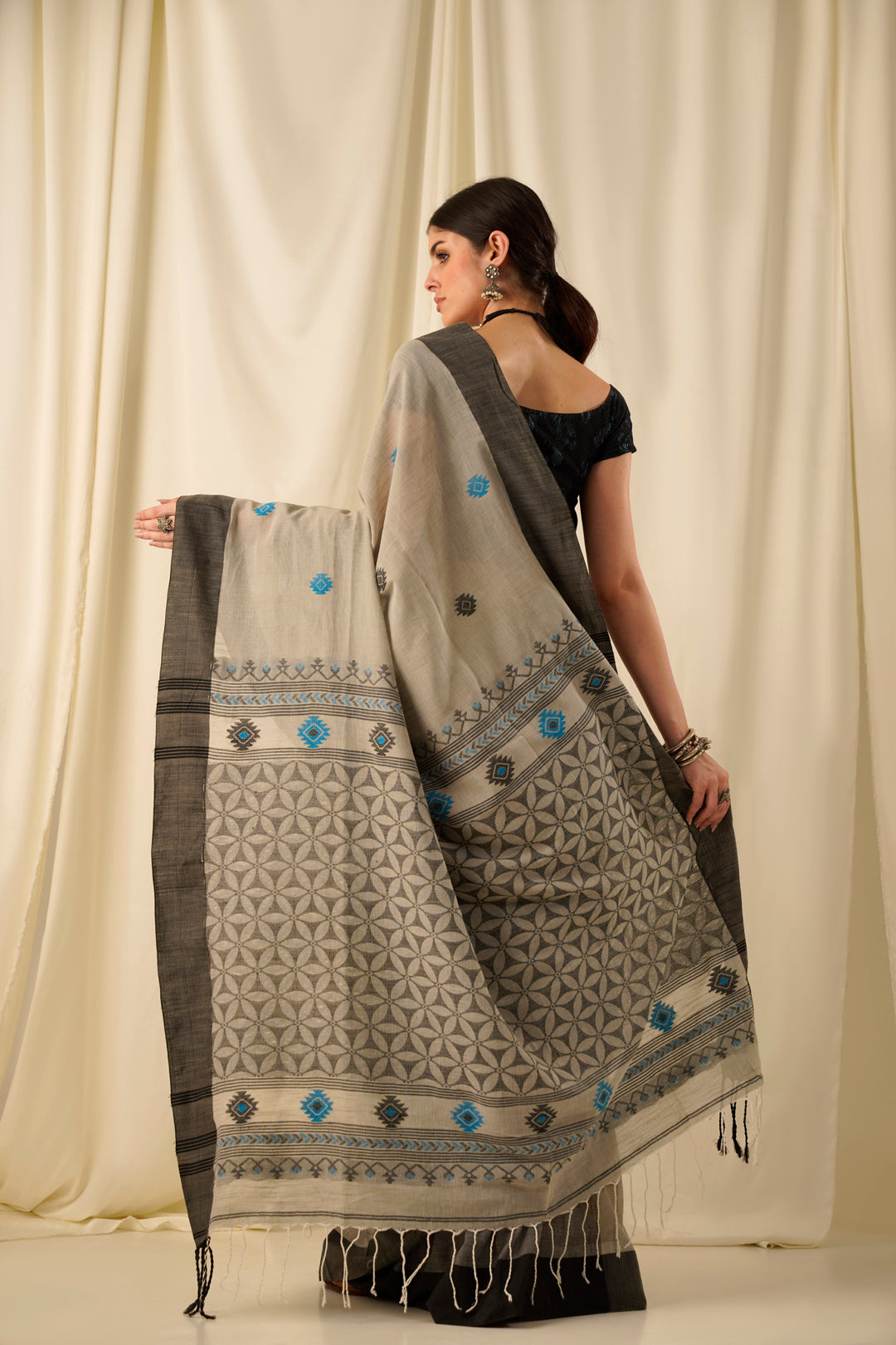 Aabha- The Grey Cotton Saree