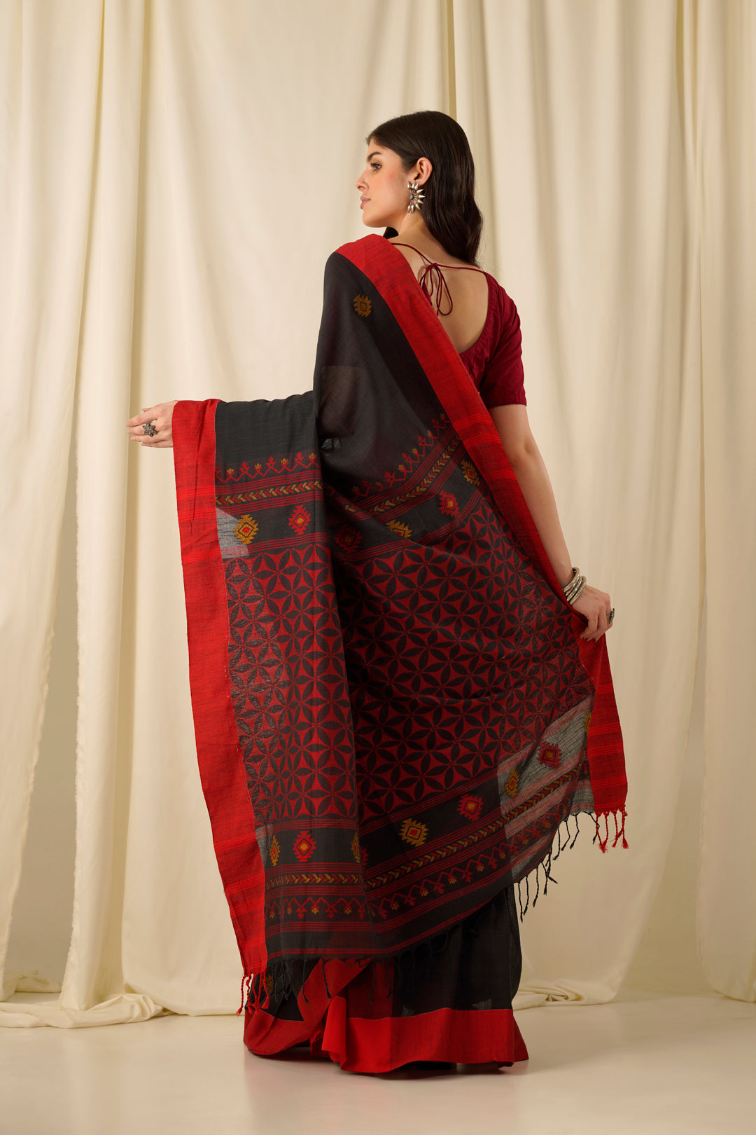 Saumyata- The Black Cotton Saree