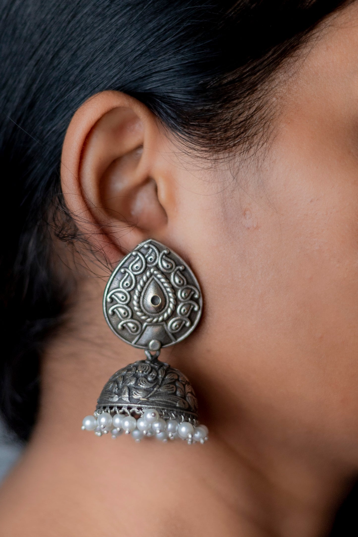 Vanya - Paisley Designed Pearl Earrings